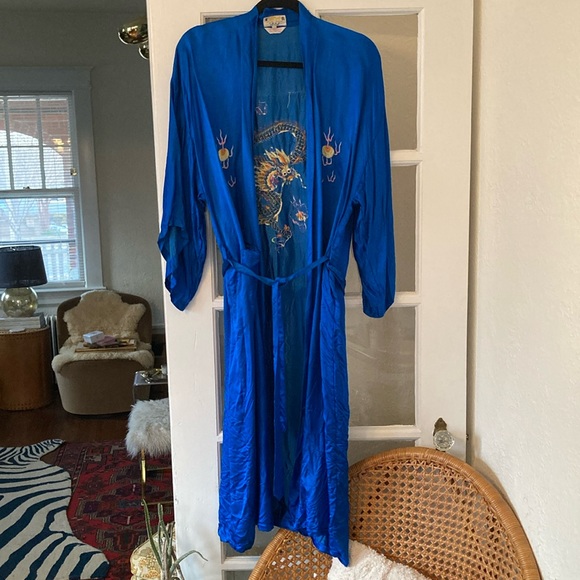 Vintage Chinese silk robe - Picture 1 of 9